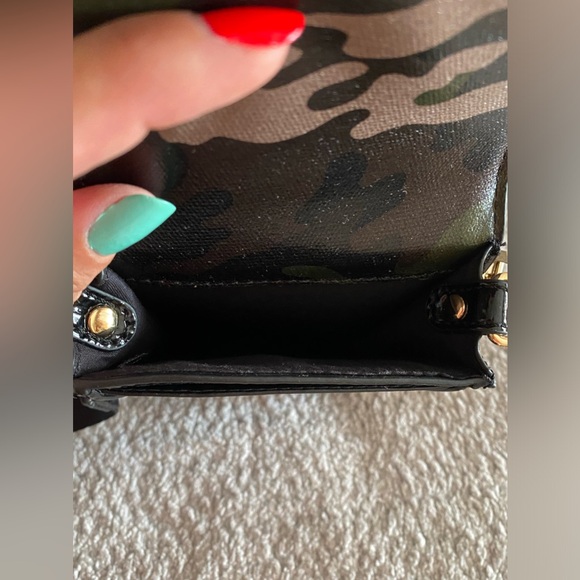 QUAY Australia Small Crossbody Bag - Picture 8 of 8